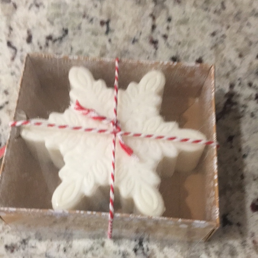 NEWPENNINGTONS of England frosted cranberry soap